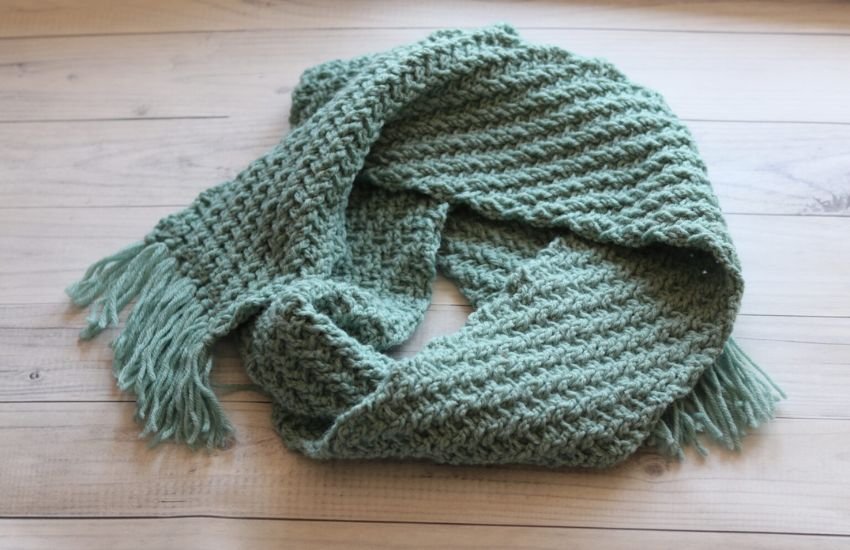 How To Crochet a Scarf