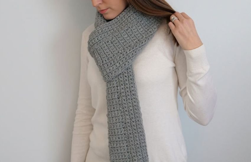 How to Crochet a Scarf for Beginners gray color